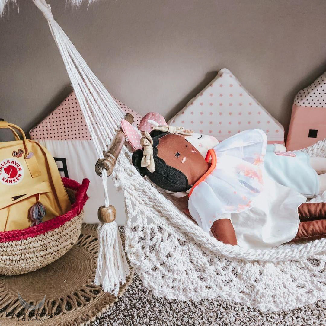 doll's furniture - hammock - pictures in a kids room - zoom in