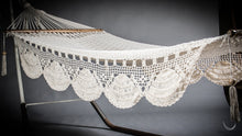 hammock crochet fringe model Nicaragua Kipla - studio photo