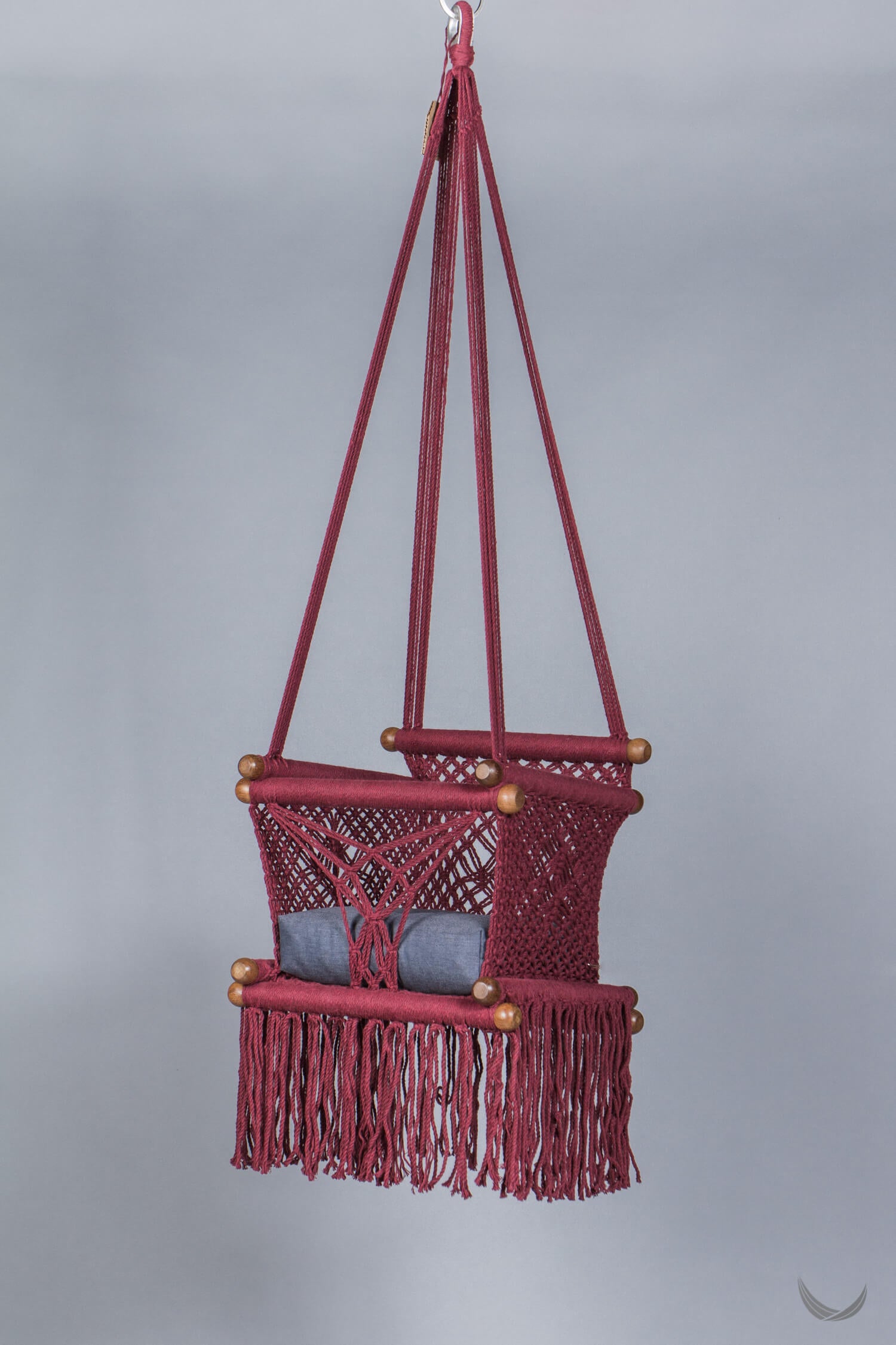 macrame swing  in bordeaux with blue cushion